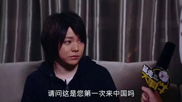 画这个愚蠢裸男漫画的背后，竟是一个可爱的男孩子？