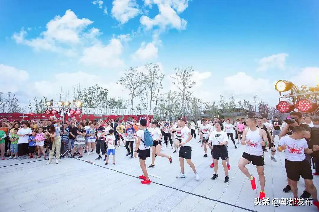 菁蓉湖荧光夜跑,郫县菁蓉湖公园夜跑