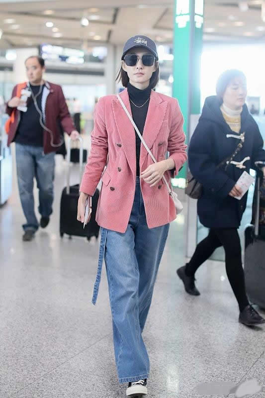 今年最火高个子牛仔裤冬季,今年冬季流行牛仔裤百搭颜色