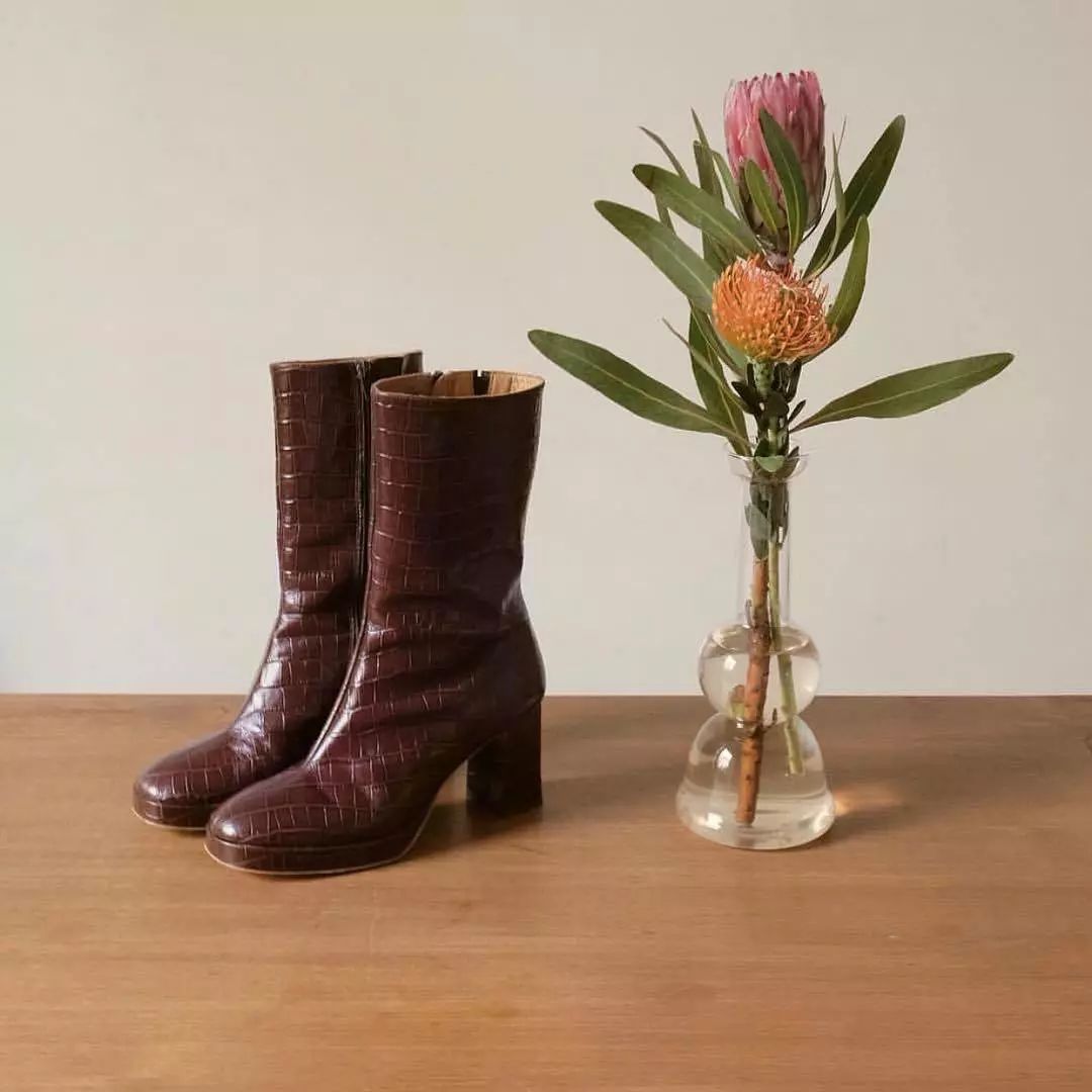 看见今年秋冬必入的第一双靴子，我方了……