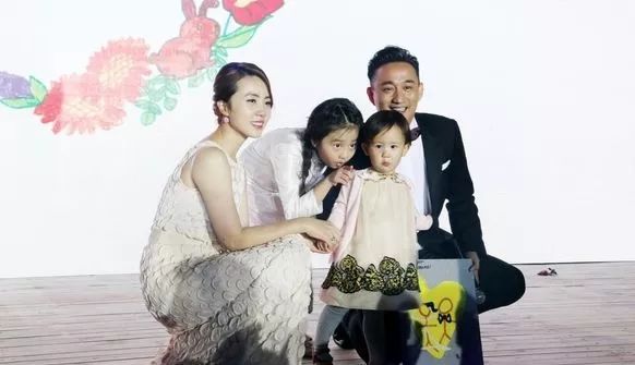 多多妈罕见晒跳舞视频，舞姿婀娜小蛮腰抢镜，难怪黄磊这么爱她