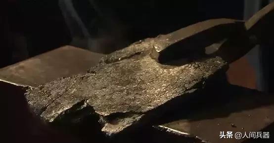 在仓库里找到一把日本武士刀,正宗的日本刀