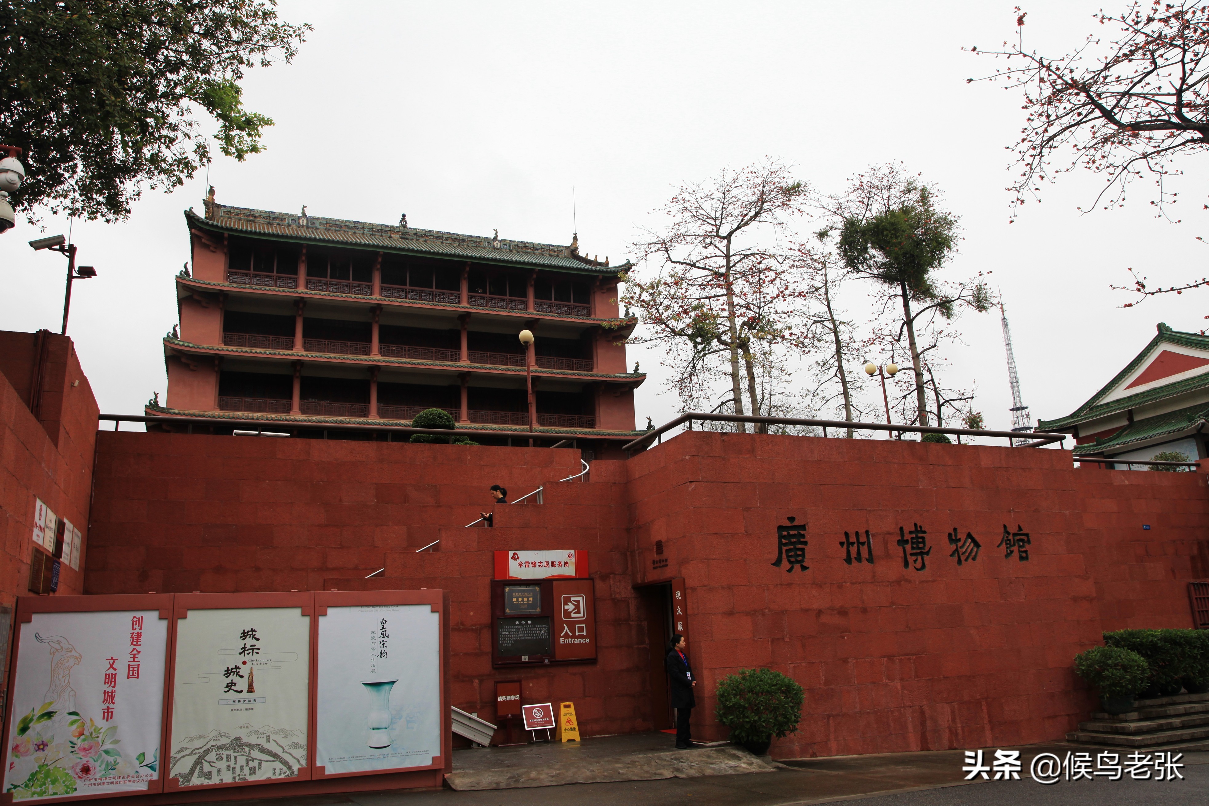 广州塔高耸入云,广州塔小蛮腰塔尖照片