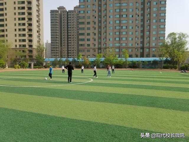 走向操场，“趣”跑步，“趣”踢球——尖草坪区恒大名都小学