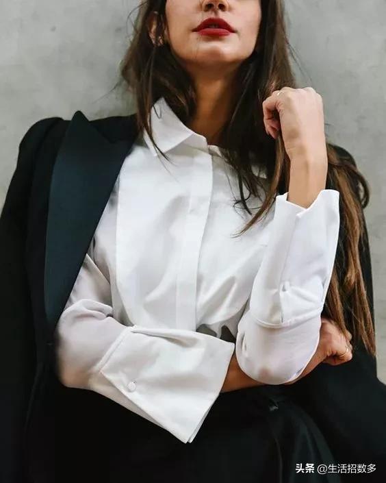 用漂白剂把白色衣服漂黄了怎么办,衣服发黄了用84还是漂白剂