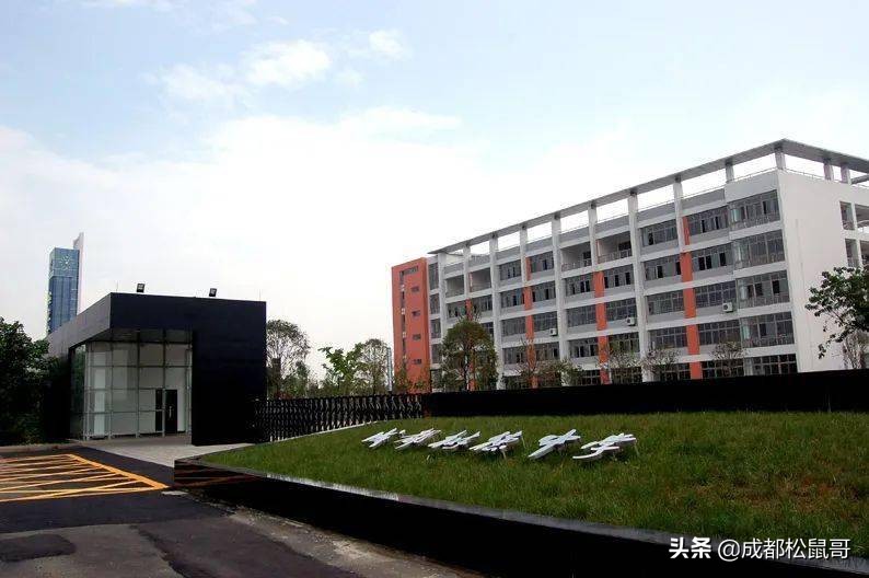 成都高中梯队和录取分数,2022成都各高中学校实时分数