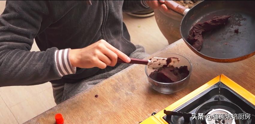 自己动手做出蜡笔小新同款鲷鱼烧，豆沙丝滑甜软，表皮蛋香浓郁