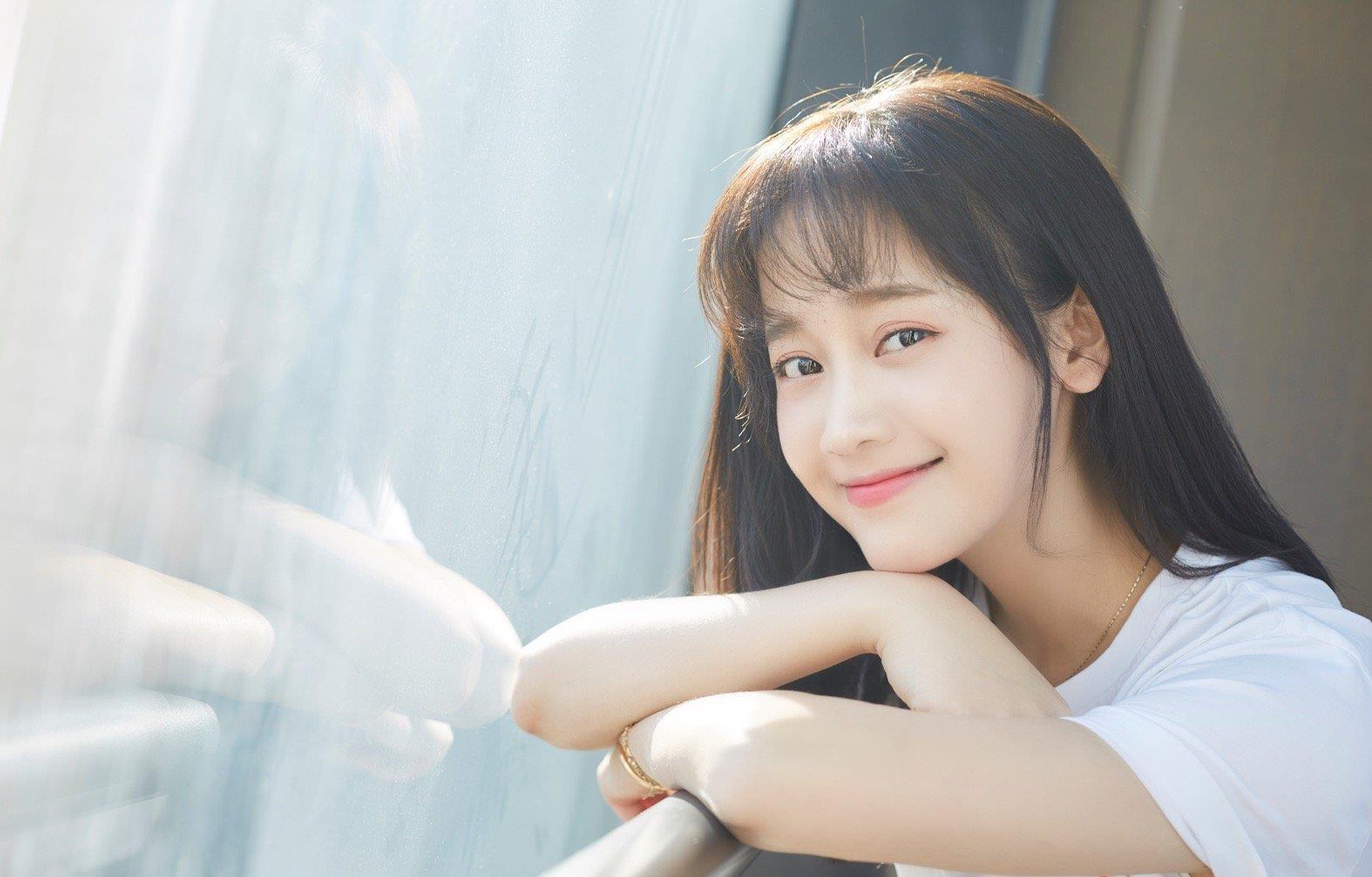 教你如何快速泡到妞的过程,看完后你的身边一定会围绕很多女生