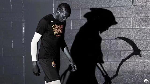 伦纳德猛龙总决赛战靴,伦纳德猛龙总冠军球鞋