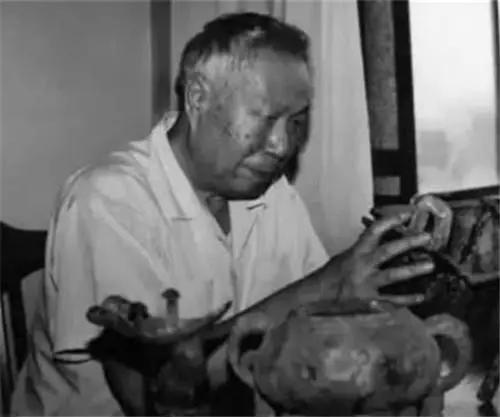 他被称“盗墓界关内第一人”，晚年助力考古队，挖出千年不腐美人