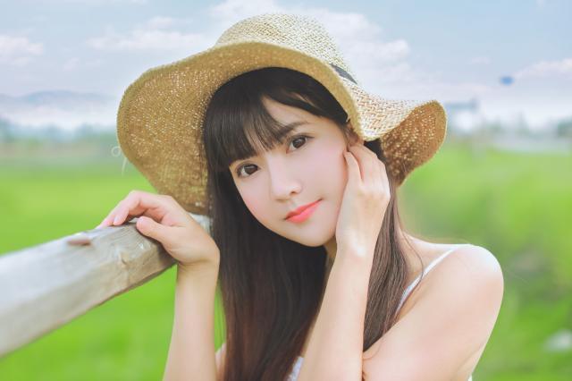 拍照时手应该怎么做才好看,拍照不知怎样手势才好看