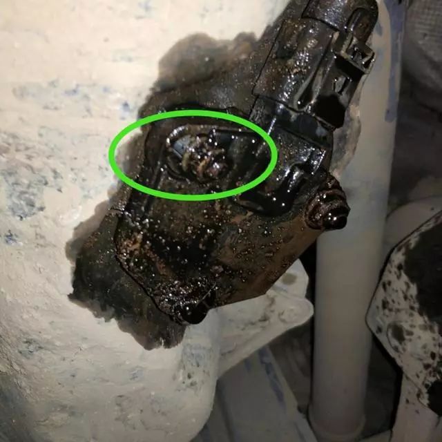 大众迈腾发动机漏油维修费用,迈腾发动机漏油处理方法