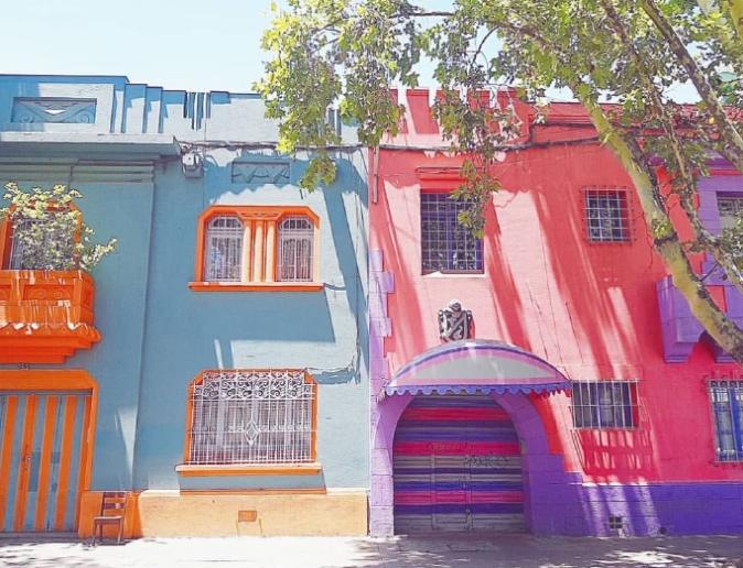 爱他就投其所好，站姐为金俊勉寻找智利彩墙，可惜里兜去了洛杉矶