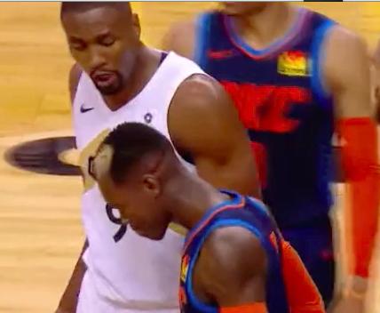 又见垫脚？18卡被吹一级恶犯！但他立刻找对手道歉！这态度没毛病