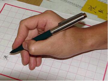 儿童写字握笔正确姿势需要工具吗,提醒家长教幼儿正确的握笔姿势