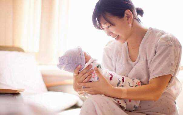 新生儿怎么裹毛巾睡觉,新生儿入睡办法