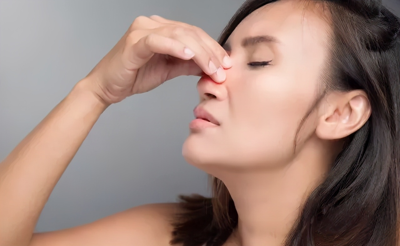 鼻子毛孔粗大怎么快速解决,鼻子毛孔粗大怎么变小一点