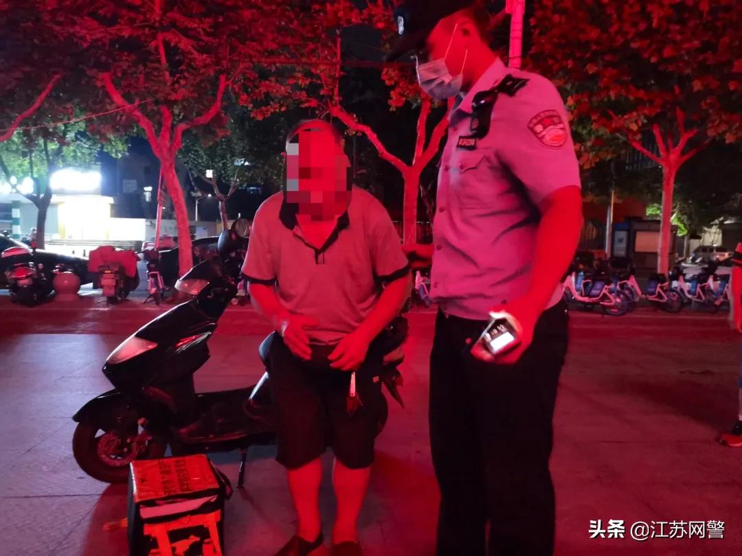 女童手指被砸断民警及时送医,孩子被砸脚趾视频