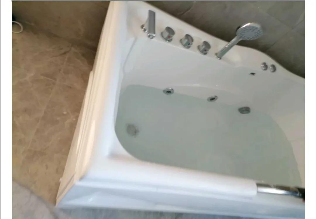 上门帮小姐姐安装了一套浴缸,一起来了解下浴缸及安装过程吧