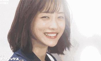 一口黄牙影响颜值,一口黄牙齿