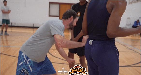 防守挡拆应该由谁决定换人,防守时遇到挡拆怎么破