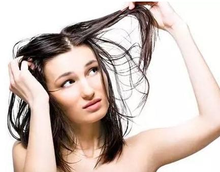 头发油干枯毛躁怎么办小窍门,头发干枯油腻掉发严重怎么办