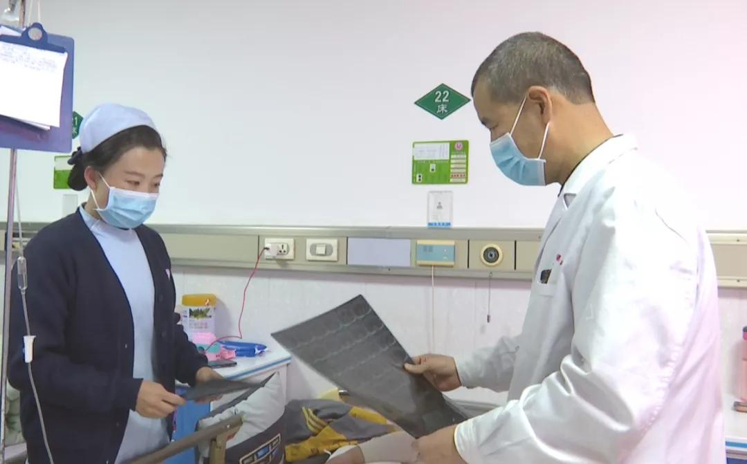 小儿股骨头坏死突然跛行怎么办,儿童股骨头坏死走路跛行视频