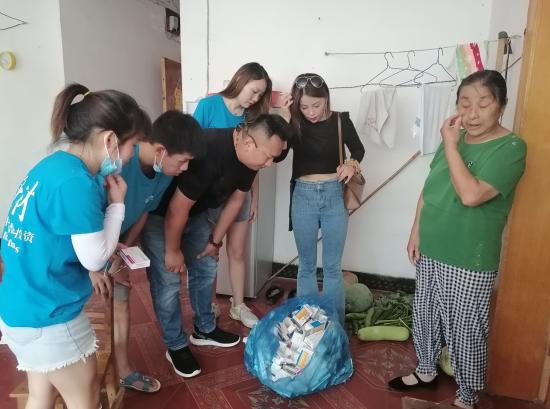 湖北武穴：樊繁、阮泽青“夫妻档”带领团队爱心路上携手同行