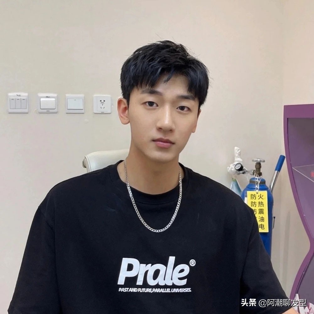 男生换发型别再迷茫了，试试这3款，清爽减龄，更显潮流帅气