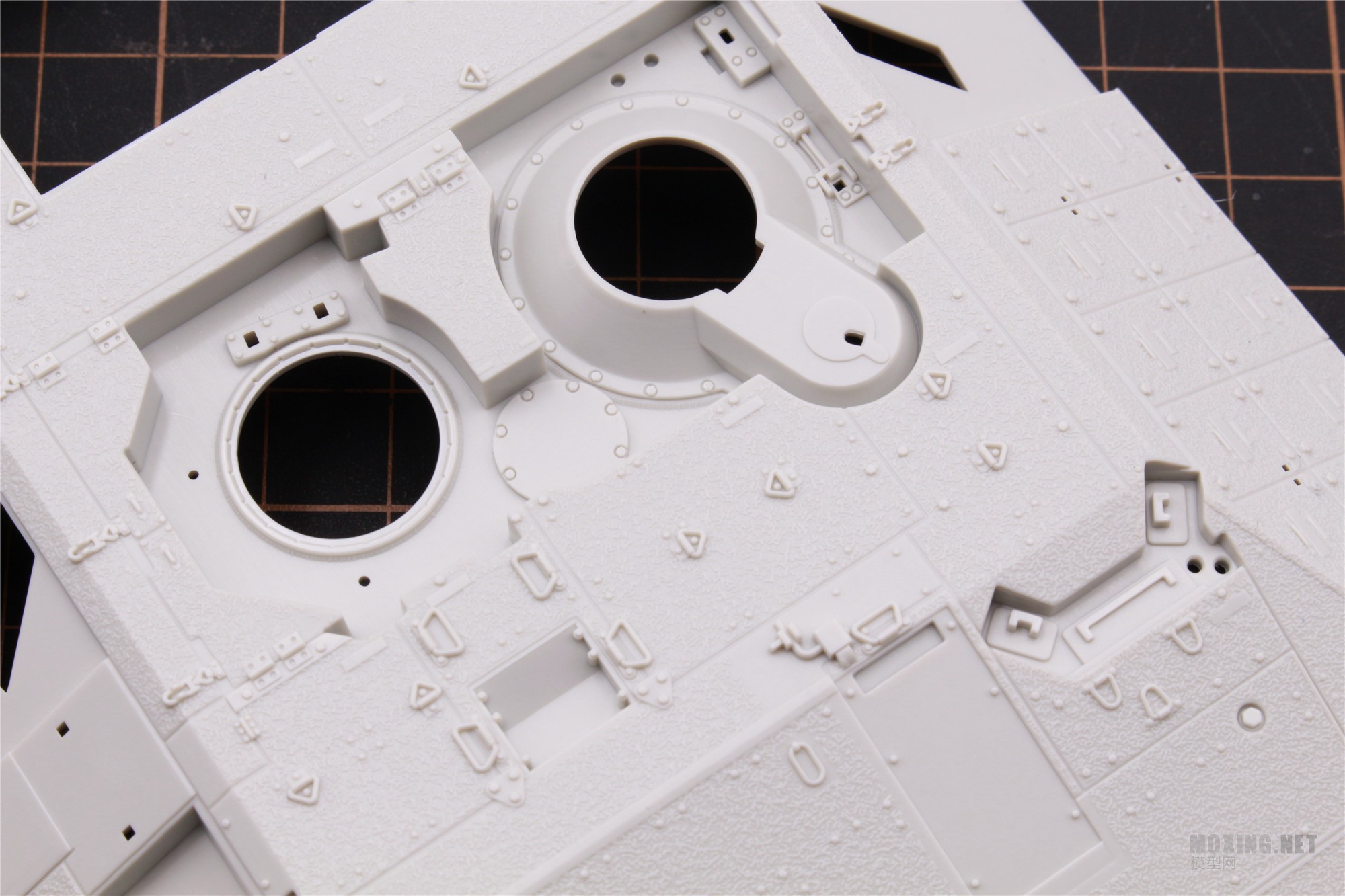 MENG,SS-018-1/35以色列“雌虎”重型装甲运输车-简介与开盒