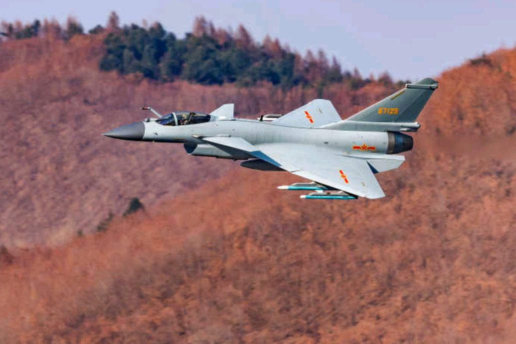 时代楷模郝旅长视频,超低空突防歼20