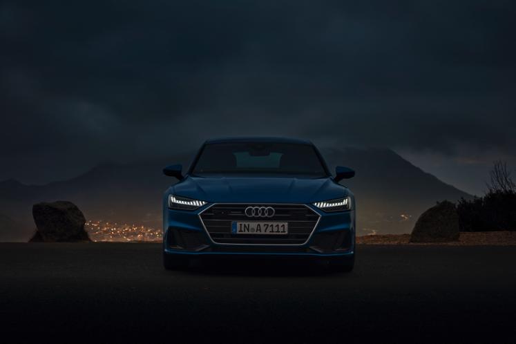 奥迪从天而降大灯,来看看奥迪车灯的仪式感吧