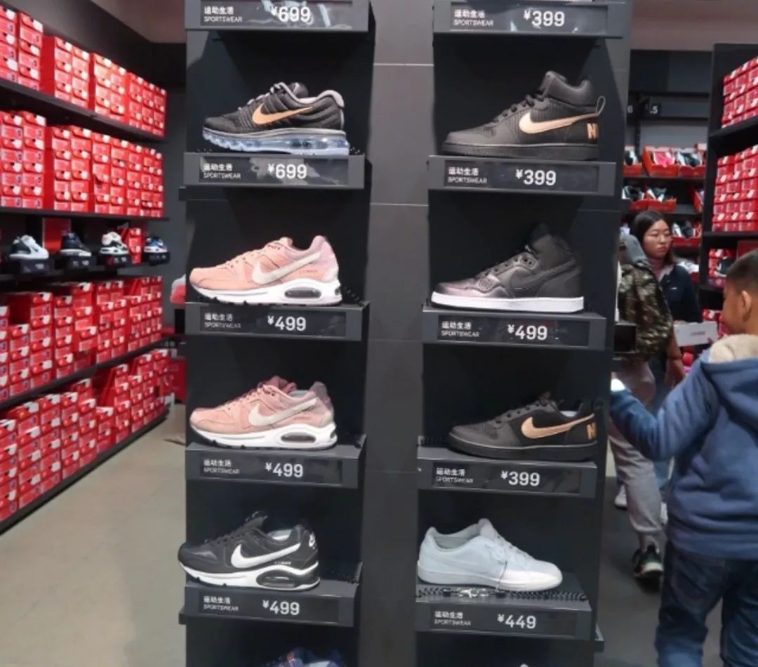 60块钱买的阿迪达斯黑贝壳,60块买的耐克