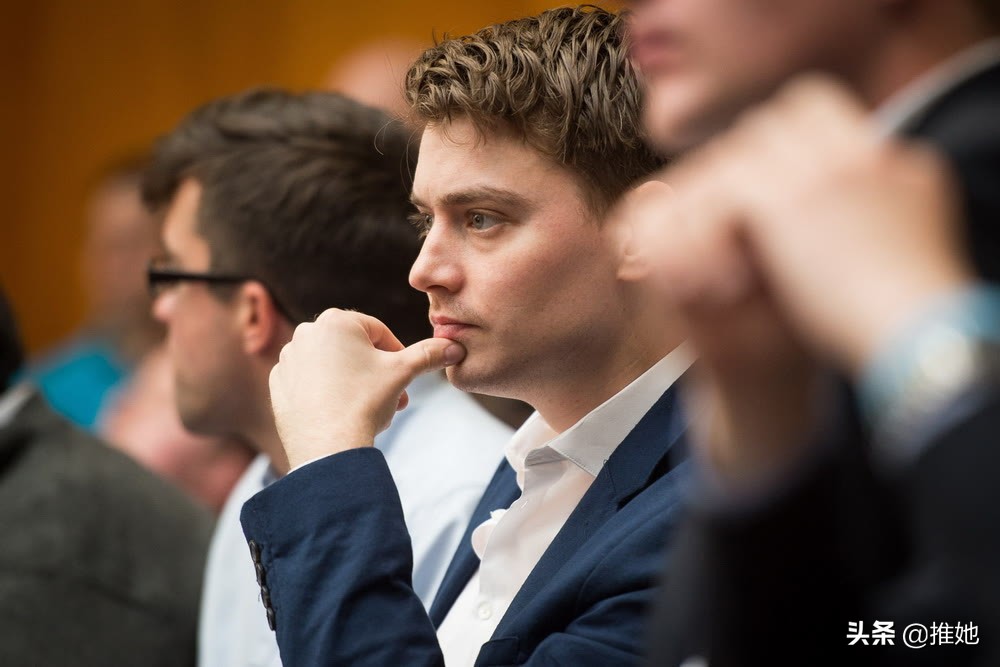 唐宁街10号亿万富豪，英国首相布莱尔儿子，靠高中毕业生发大财