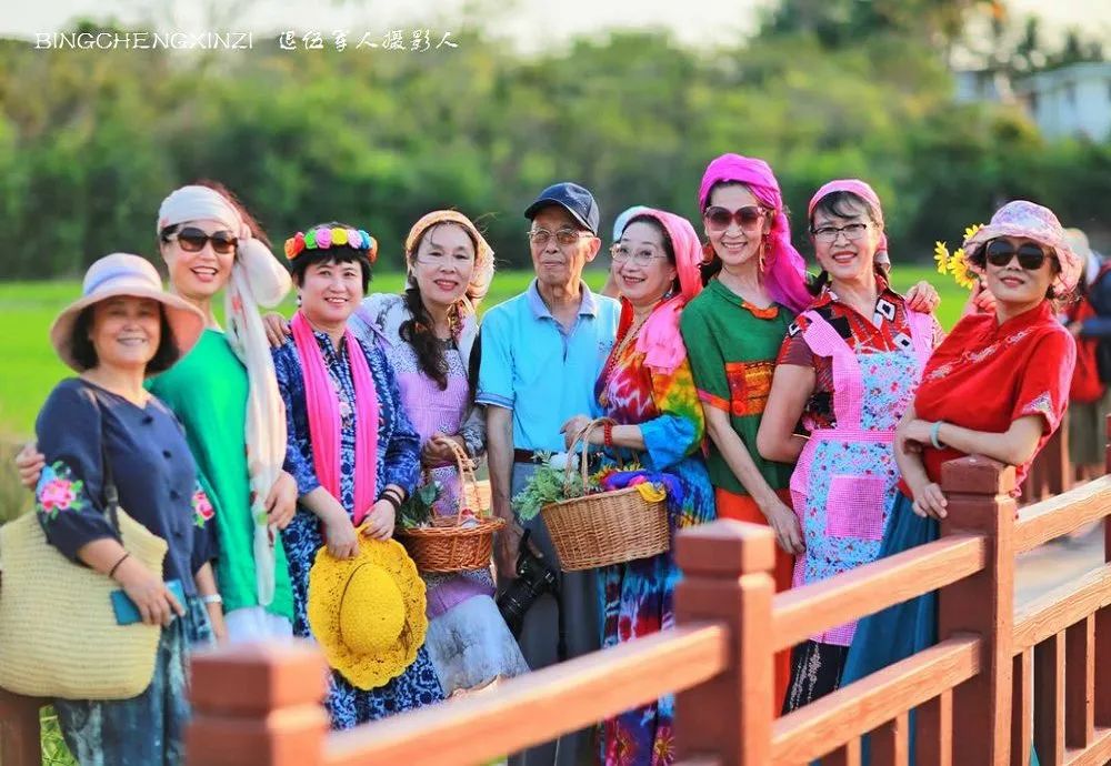 做把“村姑”，走进海南灯火灿烂的火龙果园