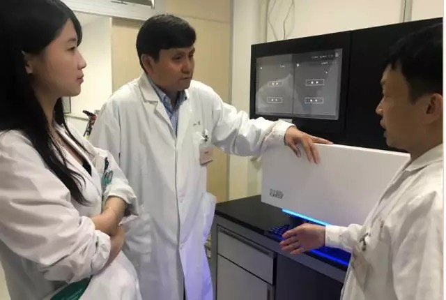 一夜爆红张文宏：抗过非典，绞过猪疱疹，正在对抗新冠病毒