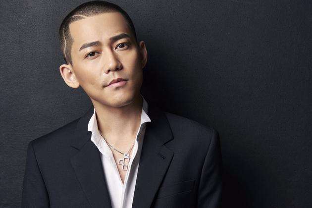 苏醒砸电视图片,苏醒名场面砸电视