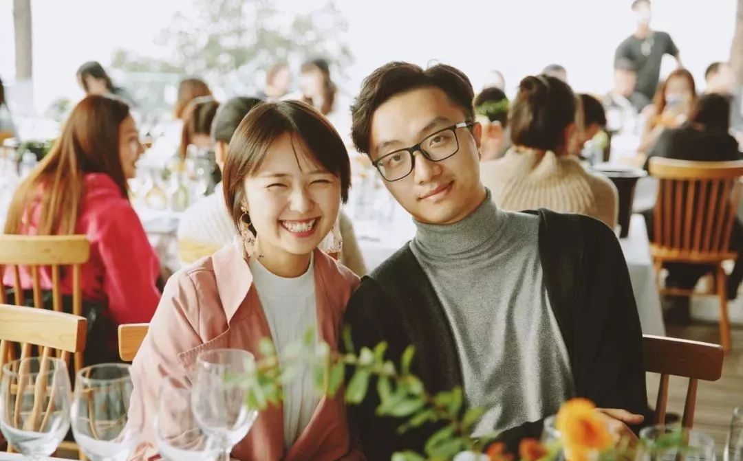 放弃城市40万年薪，夫妻躲进深山造出“最美书店”引600万人围观