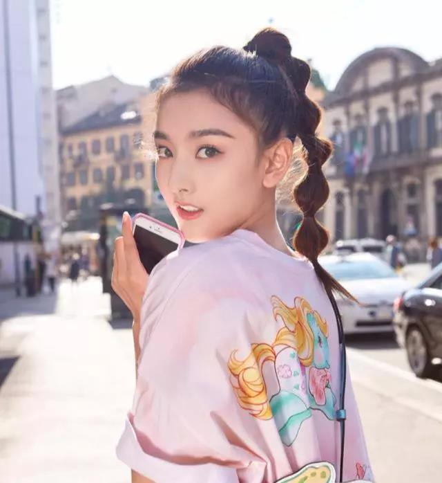 披发怎么扎好看中长发学生党,半扎披发怎么扎好看