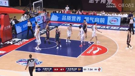 易建联生涯最高分19板6盖帽,易建联生涯最不可思议一球