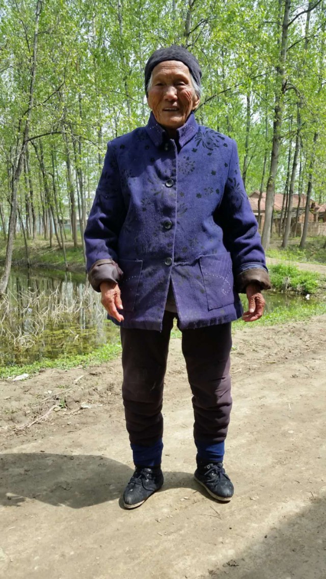 山里的小脚老奶奶视频,山西农村104岁小脚老奶奶