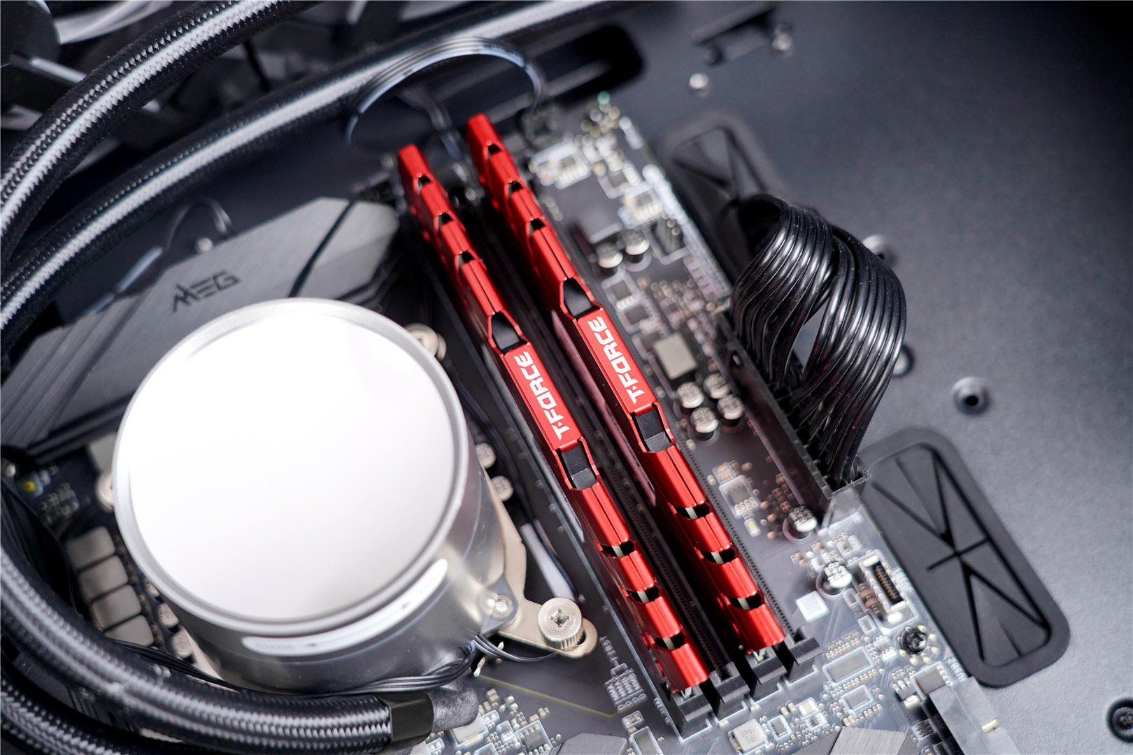 十铨冥神内存3600和金士顿3200,十铨冥神内存3600和b550主板兼容吗