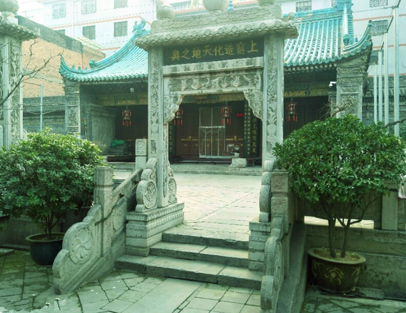 西安莲湖区20个旅游景点，3个是公园，其他17个历史底蕴丰厚