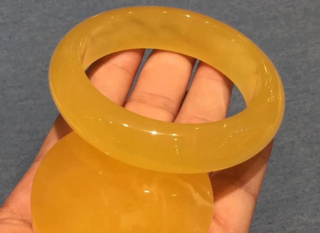 美女求代购俄版书，闲聊中俄边境边民带货赚钱的琐碎