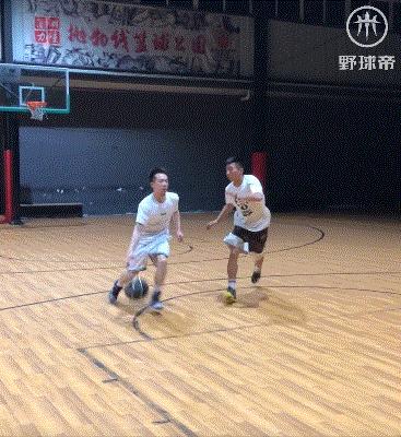 小个子面对防守紧逼怎么办,小个子防不住篮下怎么办