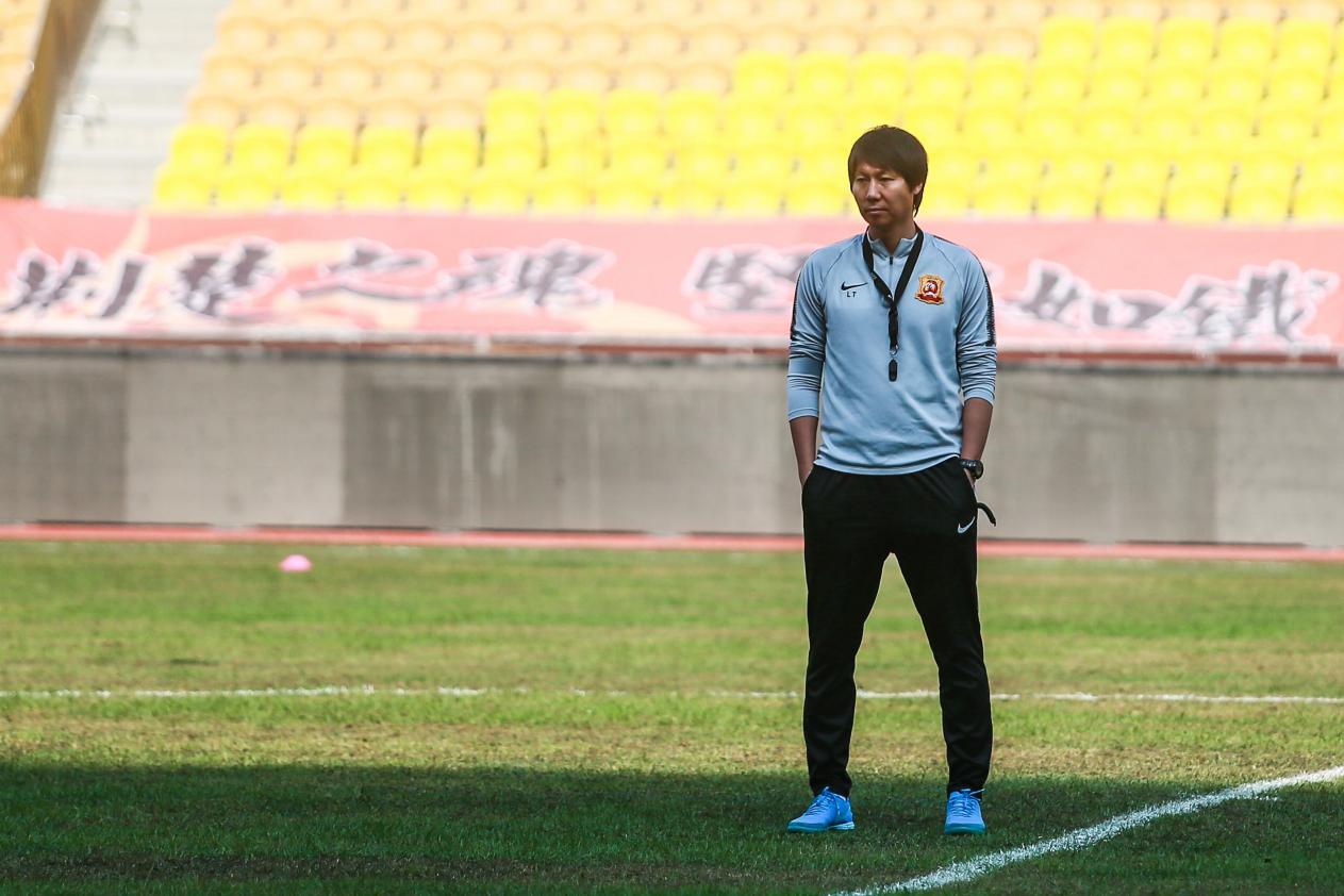 想要换掉李铁！谁给你的勇气写这样的文章，你不配当中国球迷