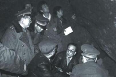 湖北第一悍匪组合，狠过白宝山，动用1500名*警武**，用火攻才解决