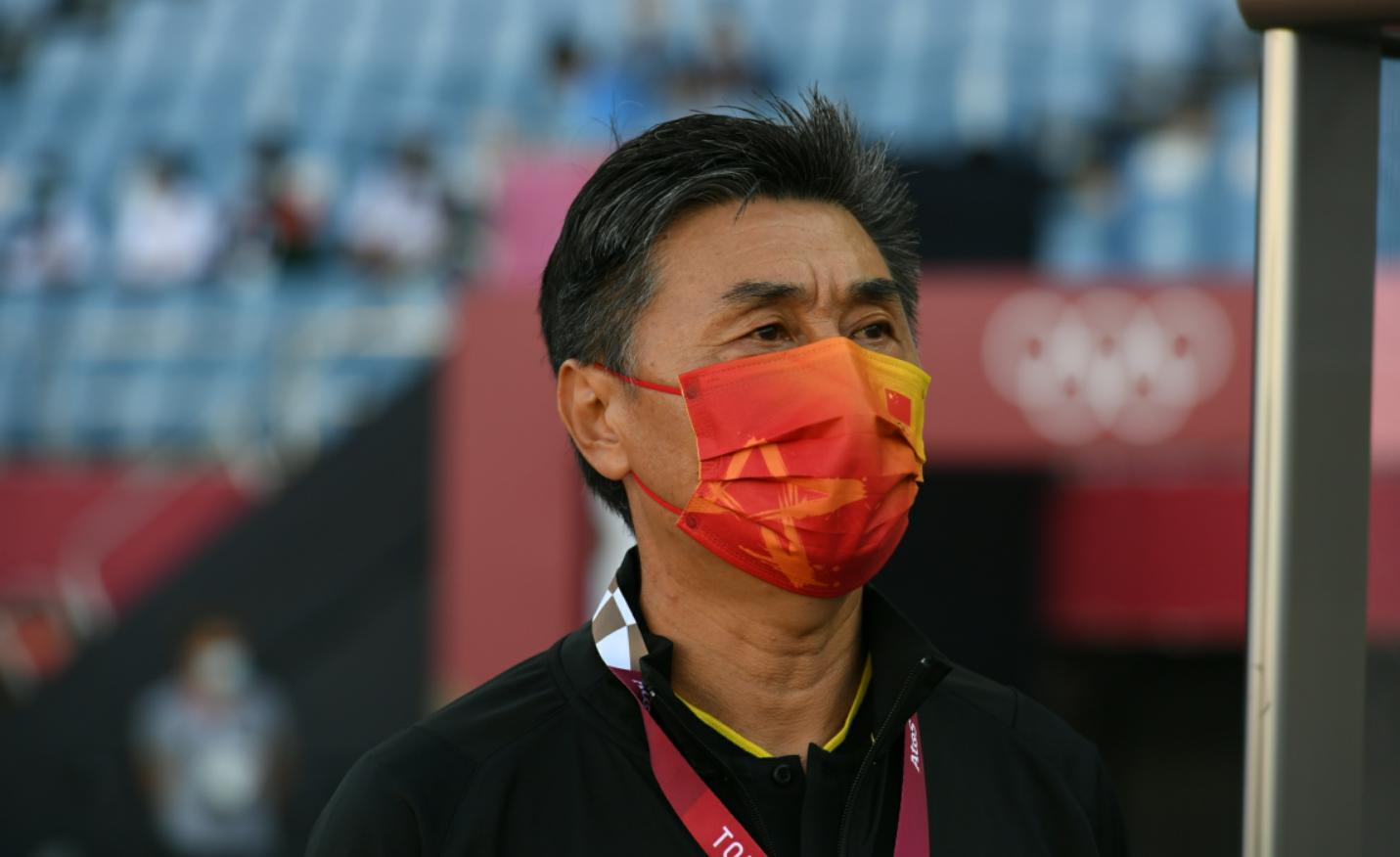 喷完一通，安然入睡！李铁醒来不忘“发广告”，800万年薪真好挣