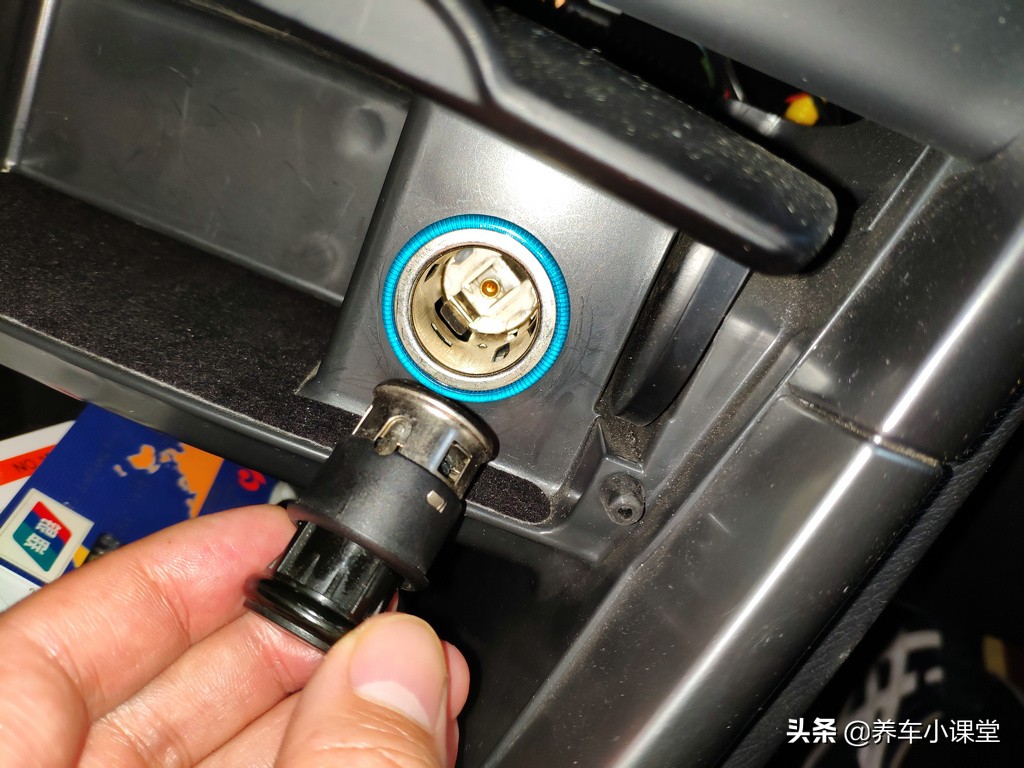 告别修车行业视频,自己更换点烟器电源