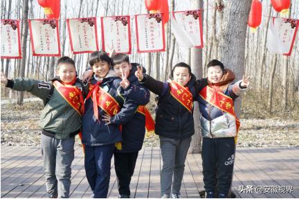 马郢搭建城乡互助桥梁,雏鹰活跃村晚放飞梦想